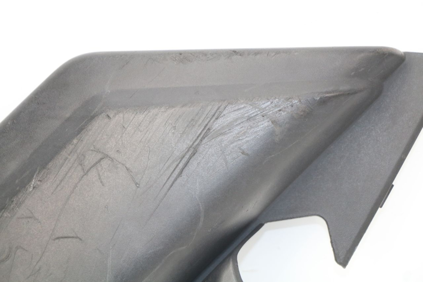 photo de TAMPA DEBAIXO DO BANCO YAMAHA XMAX X-MAX 125 (2006 - 2009) - Pontos de fixação
