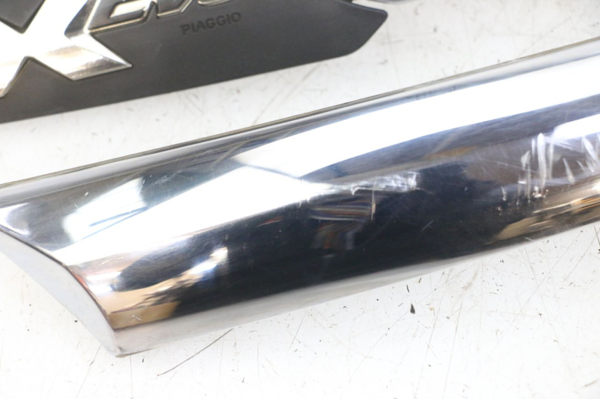 photo de TAMPA DEBAIXO DO BANCO PIAGGIO XEVO - X EVO 125 (2007 - 2017) - Estado da superfície