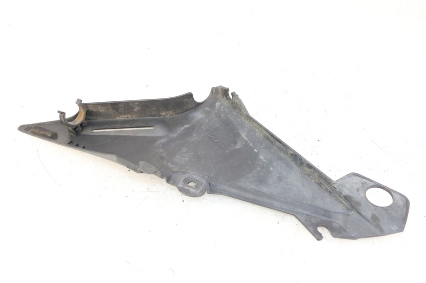 photo de TAMPA DEBAIXO DO BANCO YAMAHA XJN DIVERSION 600 (2000 - 2003) - Detalhes característicos