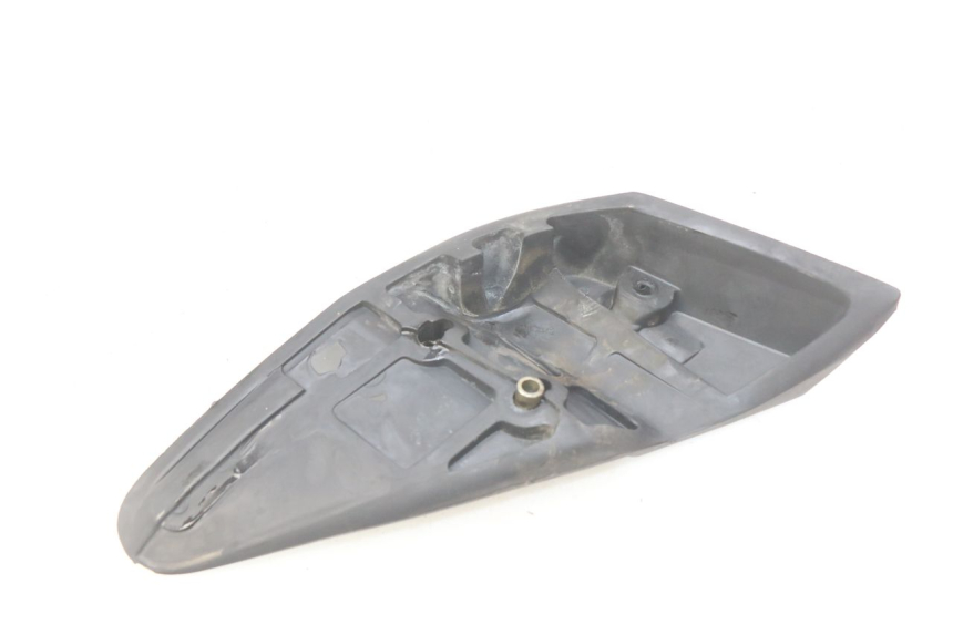 photo de DESCANSO DE PÉ TRASEIRO DIREITO HONDA FES PANTHEON 2T 125 (1998 - 2002) - Detalhe da peça