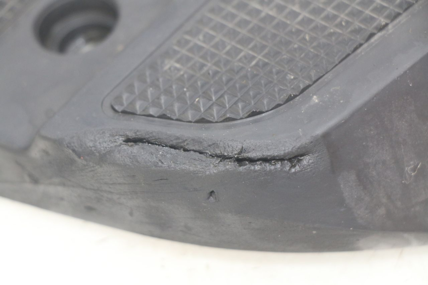 photo de DESCANSO DE PÉ TRASEIRO DIREITO HONDA FES PANTHEON 2T 125 (1998 - 2002) - Ampliação técnica