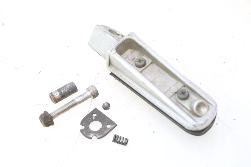 photo de DESCANSO DE PÉ TRASEIRO DIREITO YAMAHA FJR 1300 (2001 - 2005) - Ampliação técnica