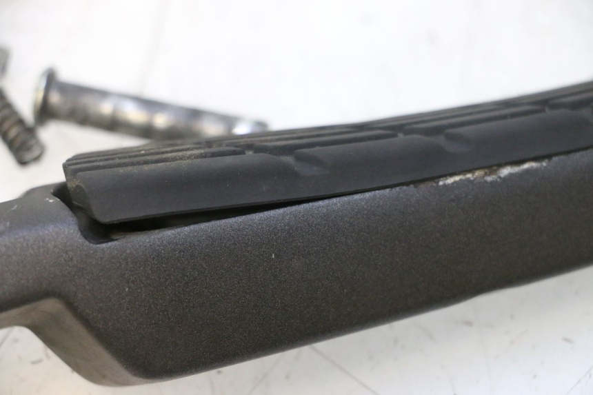 photo de DESCANSO DE PÉ TRASERO DIREITO HONDA FJS SILVER WING SILVERWING 400 (2005 - 2008) - Detalhe da peça