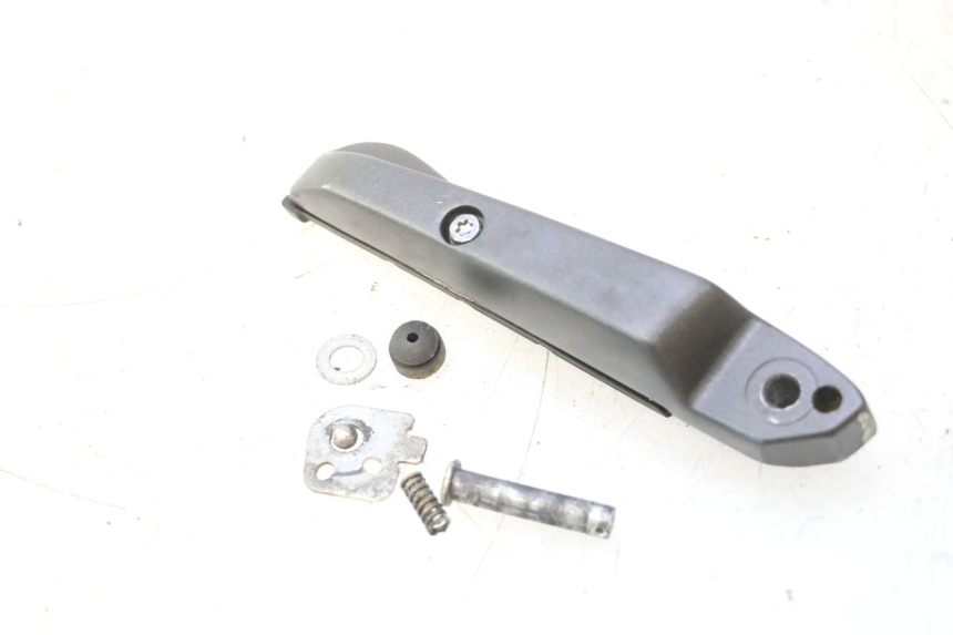 photo de DESCANSO DE PÉ TRASERO DIREITO HONDA FJS SILVER WING SILVERWING 400 (2005 - 2008) - Outro ângulo de visão