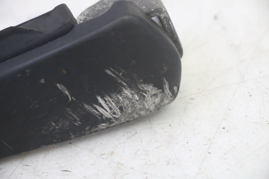 photo de DESCANSO DE PÉ TRASEIRO DIREITO PIAGGIO FLY 4T 50 (2013 - 2017) - Zoom do estado de desgaste