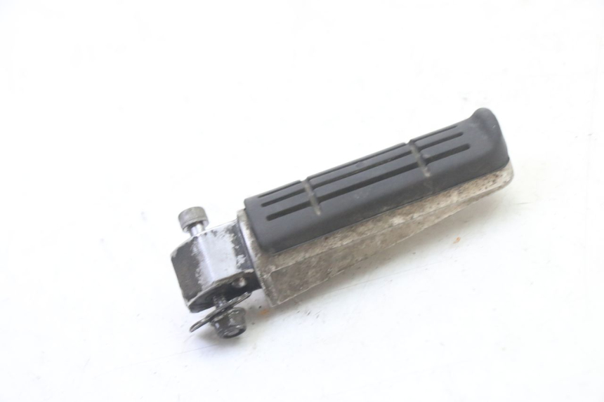 photo de DESCANSO DE PÉ TRASEIRO DIREITO YAMAHA FZ6 FAZER S2 600 (2007 - 2011) - Detalhe da peça