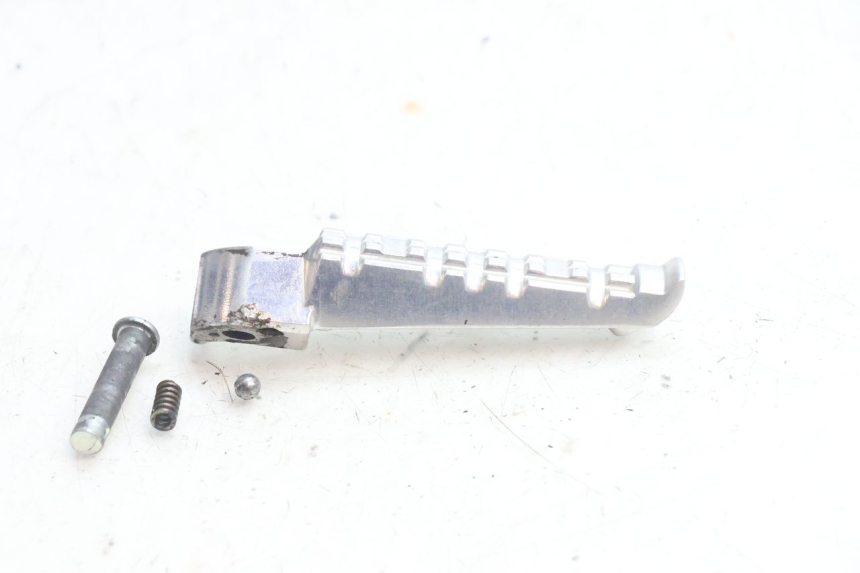 photo de DESCANSO DE PÉ TRASEIRO DIREITO YAMAHA FZ8 800 (2010 - 2016) - Detalhe da peça