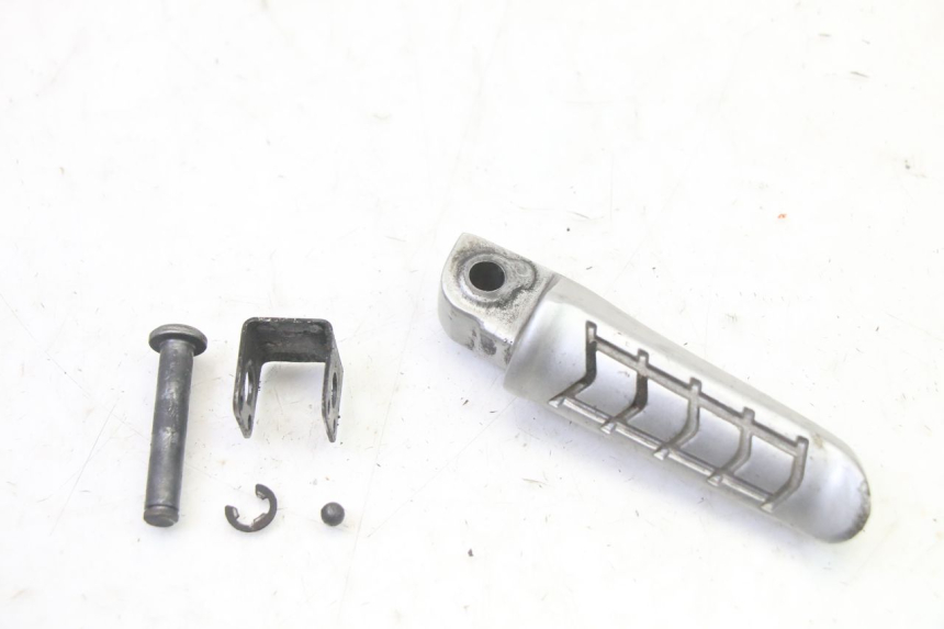 photo de DESCANSO DE PÉ TRASEIRO DIREITO BMW G310 R 310 (2016 - 2020) - Detalhe da peça