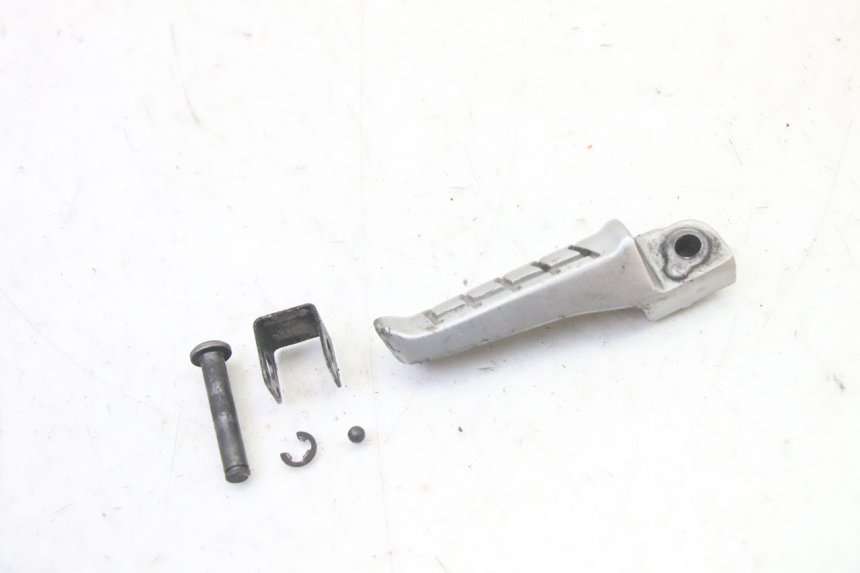 photo de DESCANSO DE PÉ TRASEIRO DIREITO BMW G310 R 310 (2016 - 2020) - Zoom do estado de desgaste