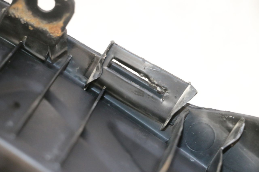 photo de DESCANSO DE PÉ TRASEIRO DIREITO KYMCO GRAND DINK 125 (2008 - 2014) - Outro ângulo de visão