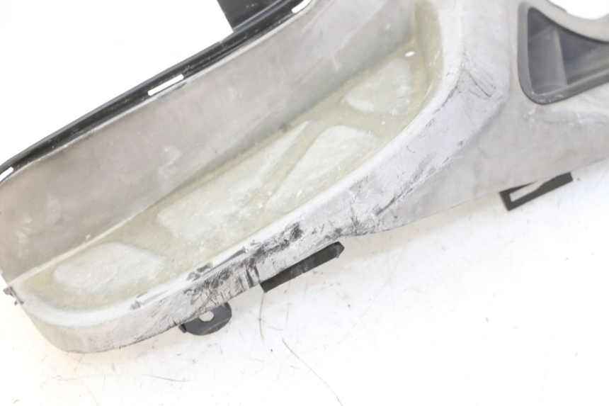photo de DESCANSO DE PÉ TRASEIRO DIREITO KYMCO GRAND DINK 125 (2008 - 2014) - Marcações e referências
