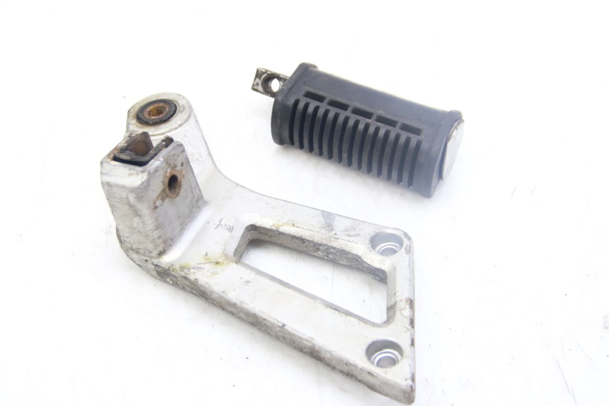 photo de DESCANSO DE PÉ TRASEIRO DIREITO SUZUKI GSX-F GSX  F 1100 (1988 - 1994) - Detalhe da peça