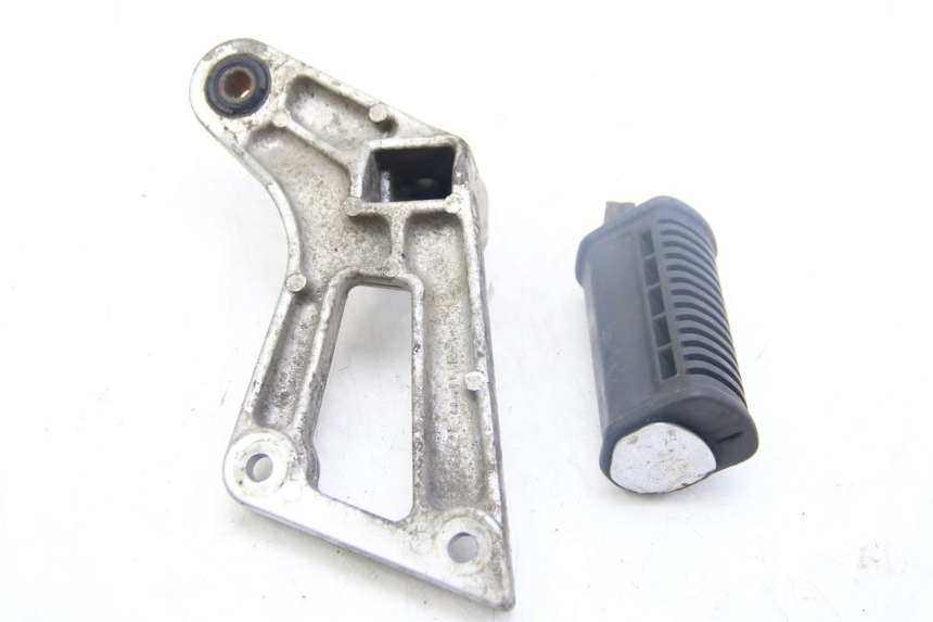 photo de DESCANSO DE PÉ TRASEIRO DIREITO SUZUKI GSX-F GSX  F 1100 (1988 - 1994) - Zoom do estado de desgaste