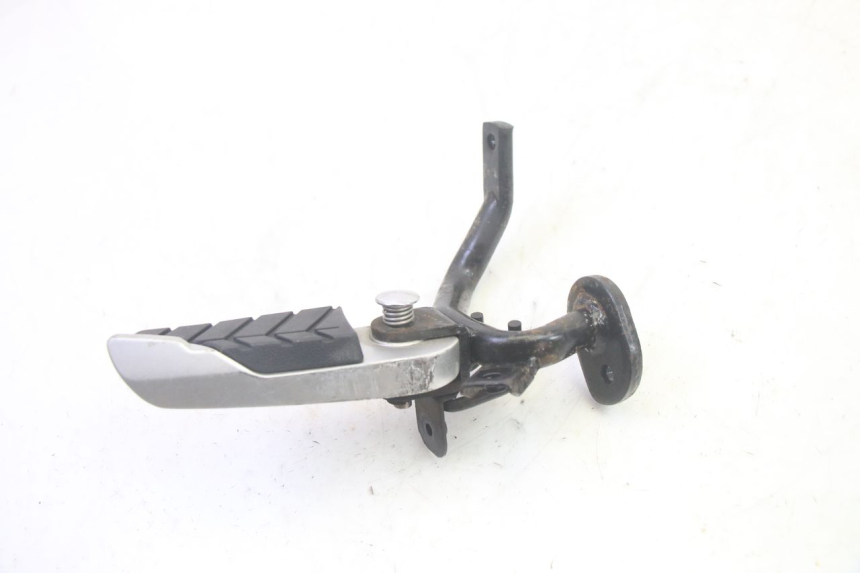 photo de DESCANSO DE PÉ TRASEIRO DIREITO SYM GTS EVO 125 (2009 - 2013) - Detalhe da peça