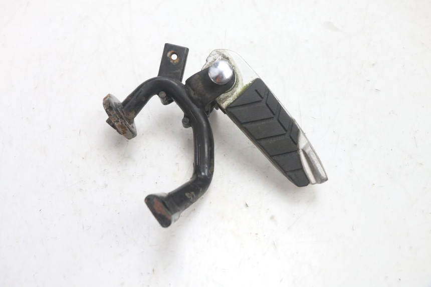 photo de DESCANSO DE PÉ TRASEIRO DIREITO SYM GTS EVO 125 (2009 - 2013) - Zoom do estado de desgaste