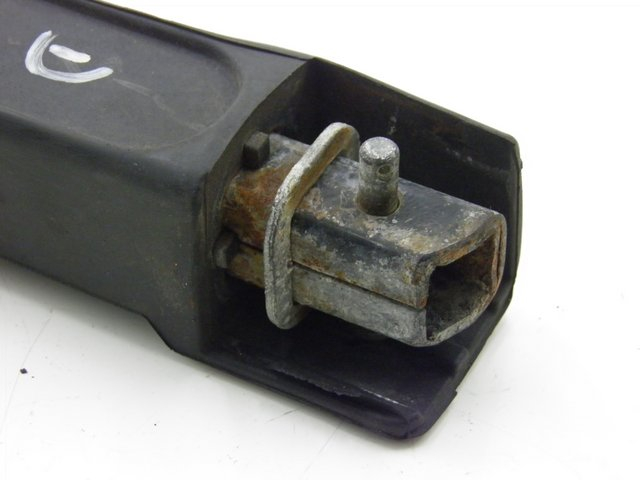 photo de DESCANSO DE PÉ TRASEIRO DIREITO HONDA FES S-WING SWING 125 (2007 - 2015) - Outro ângulo de visão