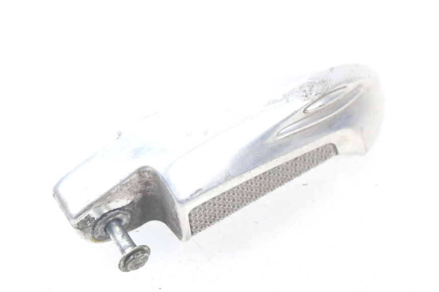 photo de DESCANSO DE PÉ TRASEIRO DIREITO HONDA NHX LEAD 110 (2008 - 2010) - Detalhe da peça