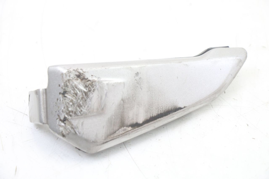 photo de DESCANSO DE PÉ TRASEIRO DIREITO HONDA SH i 300 (2015 - 2020) - Zoom do estado de desgaste