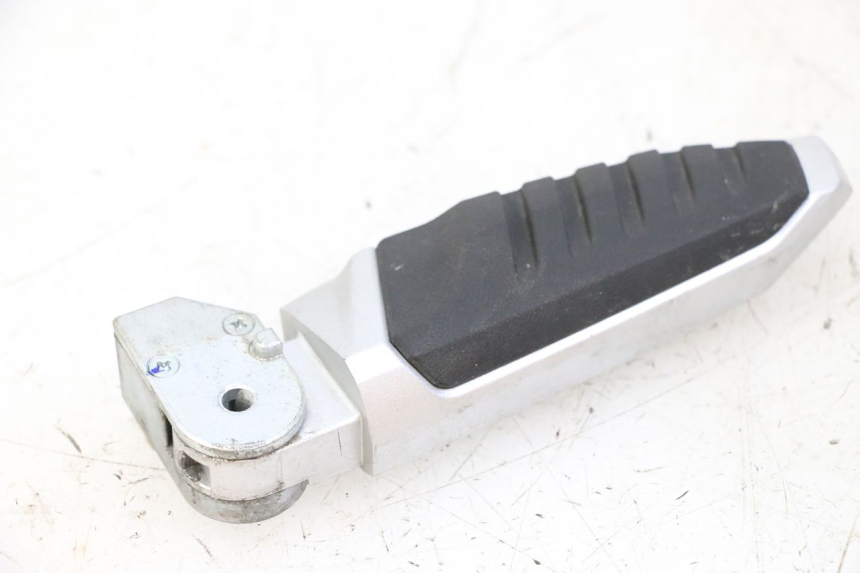 photo de DESCANSO DE PÉ TRASEIRO DIREITO SYM JOYMAX 125 (2010 - 2017) - Vista principal