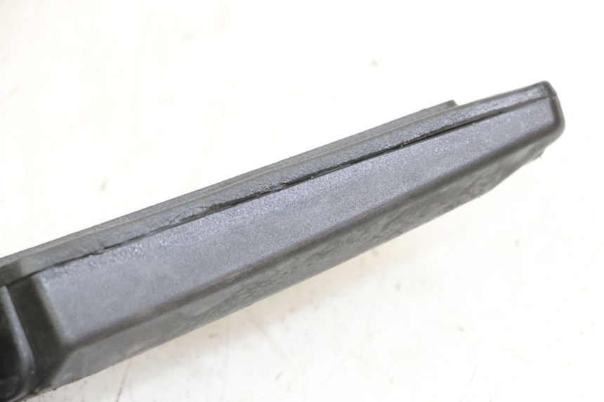 photo de DESCANSO DE PÉ TRASEIRO DIREITO PEUGEOT KISBEE 4T 50 (2010 - 2017) - Zoom do estado de desgaste