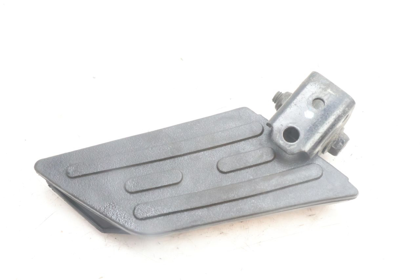 photo de DESCANSO DE PÉ TRASEIRO DIREITO PEUGEOT KISBEE 4T 50 (2010 - 2017) - Detalhe da peça