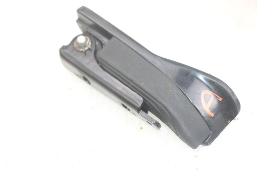photo de DESCANSO DE PÉ TRASEIRO DIREITO PIAGGIO MP3 HPE 300 (2019 - 2026) - Vista principal