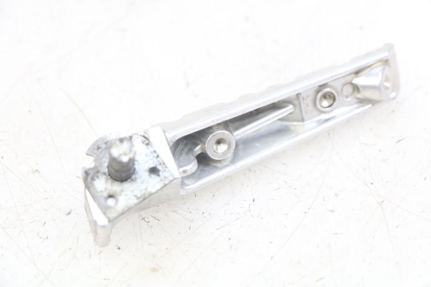 photo de DESCANSO DE PÉ TRASEIRO DIREITO YAMAHA MT ABS 125 (2014 - 2018) - Zoom do estado de desgaste