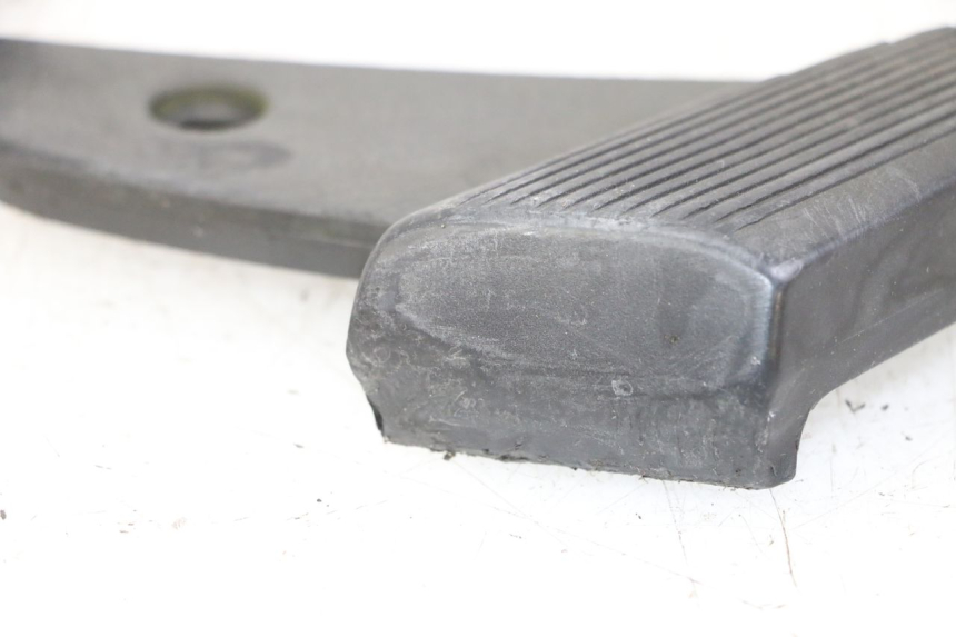 photo de DESCANSO DE PÉ TRASEIRO DIREITO PIAGGIO VESPA LX 150 (2005 - 2013) - Zoom do estado de desgaste