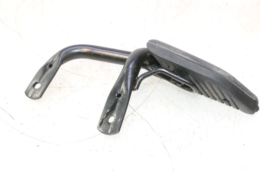 photo de DESCANSO DE PÉ TRASERO DERECHO HONDA SH 125 (2001 - 2003) - Outro ângulo de visão