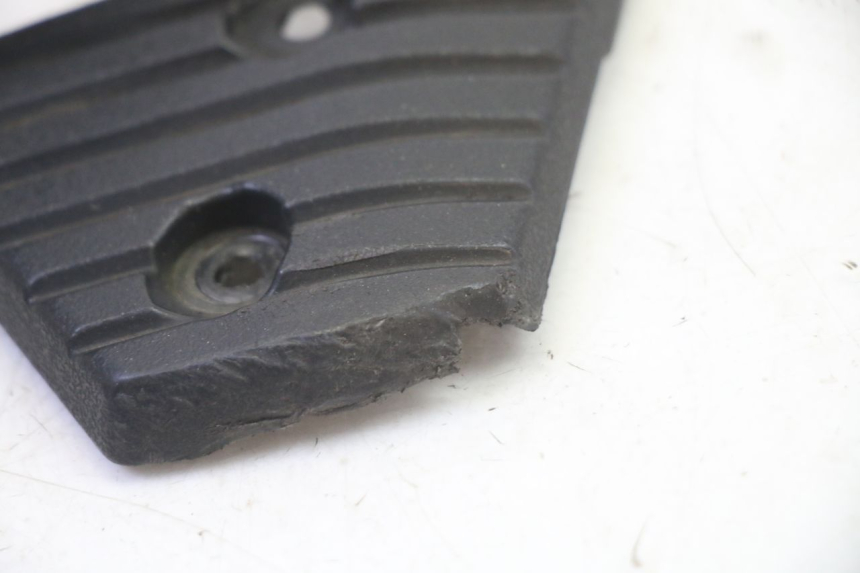 photo de DESCANSO DE PÉ TRASEIRO DIREITO APRILIA SR R 2T LC 50 (2018 - 2021) - Detalhe da peça