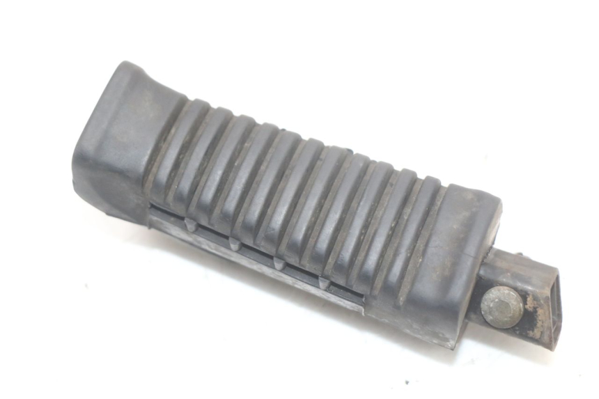 photo de DESCANSO DE PÉ TRASEIRO DIREITO SUZUKI GS F 500 (2004 - 2007) - Detalhe da peça