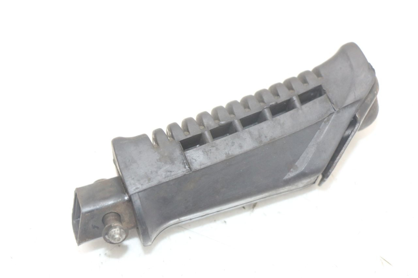 photo de DESCANSO DE PÉ TRASEIRO DIREITO SUZUKI GS F 500 (2004 - 2007) - Outro ângulo de visão