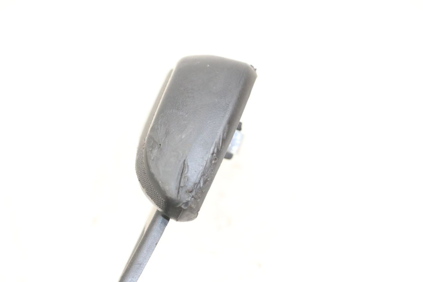 photo de DESCANSO DE PÉ TRASEIRO DIREITO PIAGGIO VESPA PRIMAVERA 4T 50 (2021 - 2024) - Outro ângulo de visão