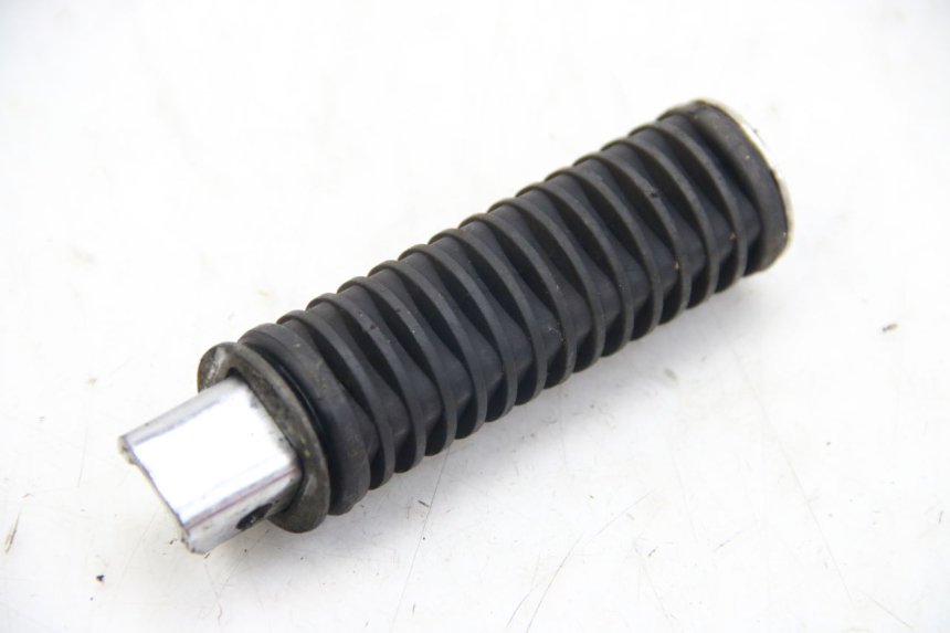 photo de DESCANSO DE PÉ TRASEIRO DIREITO HONDA VT C SHADOW 125 (1999 - 2007) - Detalhe da peça