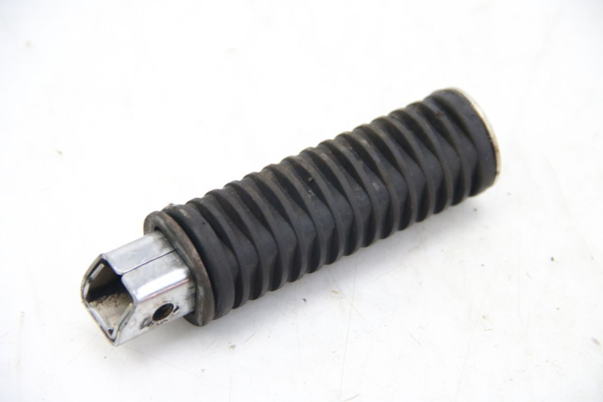 photo de DESCANSO DE PÉ TRASEIRO DIREITO HONDA VT C SHADOW 125 (1999 - 2007) - Zoom do estado de desgaste