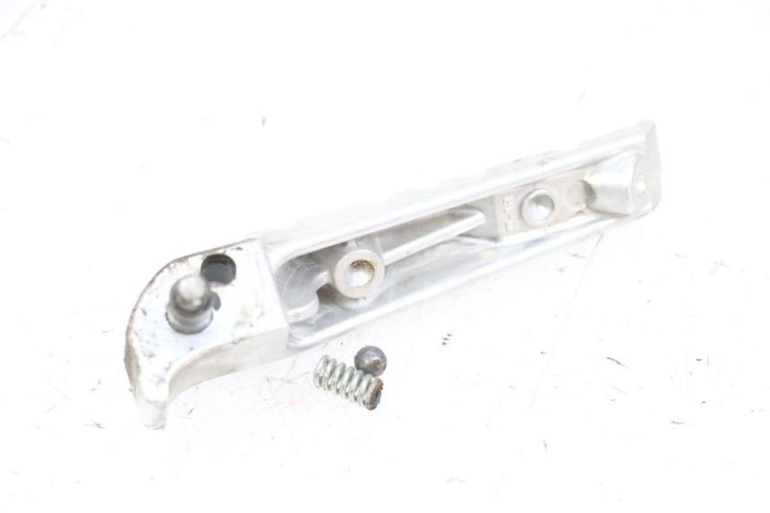 photo de DESCANSO DE PÉ TRASEIRO DIREITO YAMAHA X-MAX XMAX 125 (2010 - 2013) - Zoom do estado de desgaste