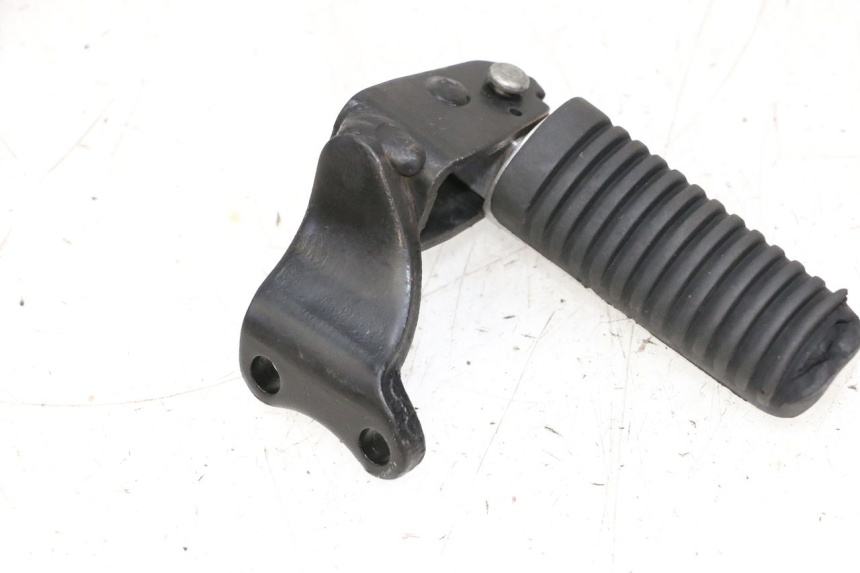 photo de DESCANSO DE PÉ TRASEIRO DIREITO YAMAHA XMAX X-MAX 125 (2006 - 2009) - Zoom do estado de desgaste