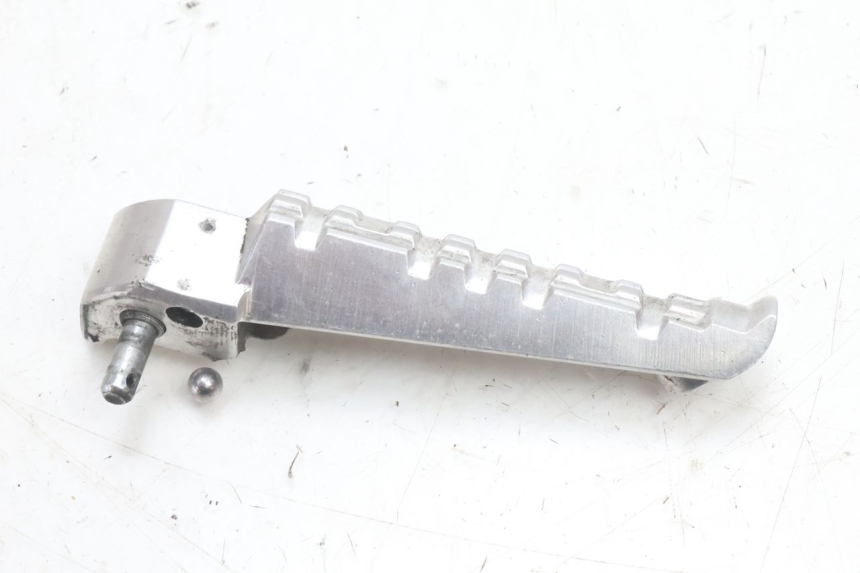 photo de DESCANSO DE PÉ TRASEIRO DIREITO YAMAHA X-MAX XMAX 125 (2010 - 2013) - Detalhe da peça