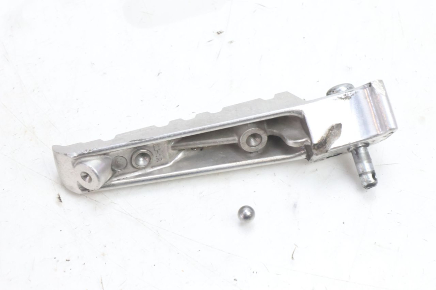 photo de DESCANSO DE PÉ TRASEIRO DIREITO YAMAHA X-MAX XMAX 125 (2010 - 2013) - Zoom do estado de desgaste