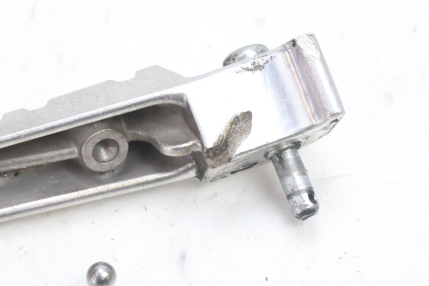 photo de DESCANSO DE PÉ TRASEIRO DIREITO YAMAHA X-MAX XMAX 125 (2010 - 2013) - Outro ângulo de visão