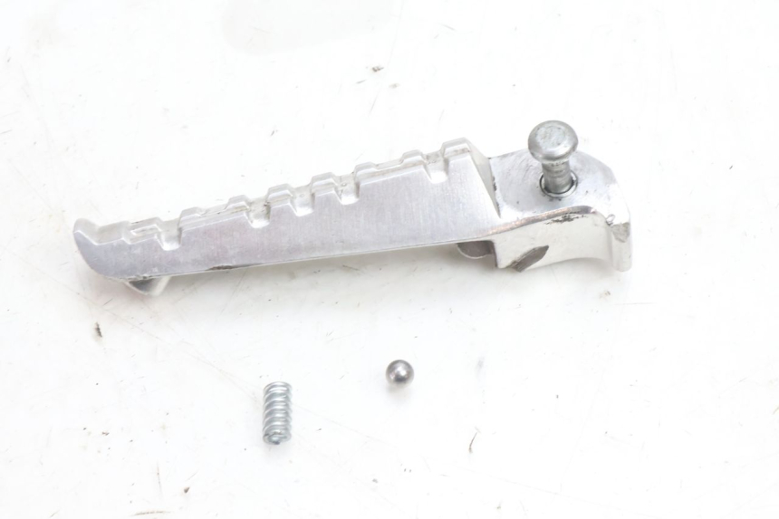 photo de DESCANSO DE PÉ TRASEIRO DIREITO YAMAHA X-MAX XMAX 125 (2010 - 2013) - Ampliação técnica