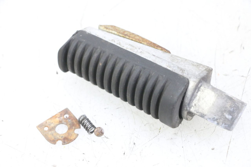 photo de DESCANSO DE PÉ TRASEIRO DIREITO YAMAHA XJ6 ABS 600 (2008 - 2016) - Outro ângulo de visão