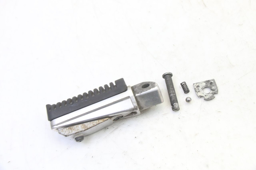 photo de DESCANSO DE PÉ TRASEIRO DIREITO YAMAHA XJ6 ABS 600 (2008 - 2016) - Zoom do estado de desgaste