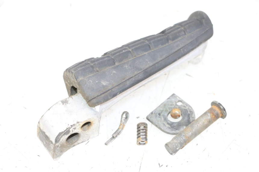 photo de DESCANSO DE PÉ TRASEIRO DIREITO YAMAHA XJN DIVERSION 600 (2000 - 2003) - Ampliação técnica