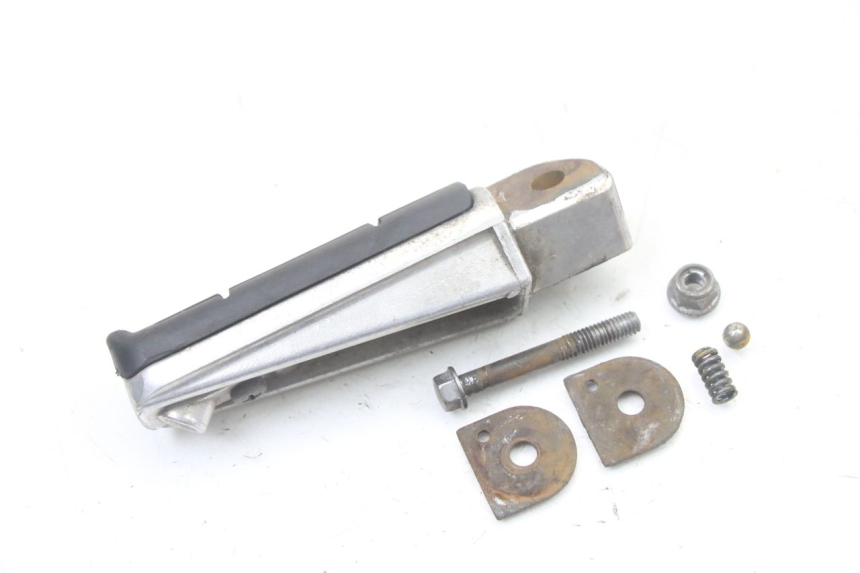 photo de DESCANSO DE PÉ TRASEIRO DIREITO YAMAHA FZS FAZER 600 (2001 - 2003) - Detalhe da peça