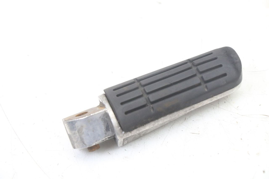 photo de DESCANSO DE PÉ TRASEIRO DIREITO YAMAHA FZS FAZER 600 (2001 - 2003) - Outro ângulo de visão