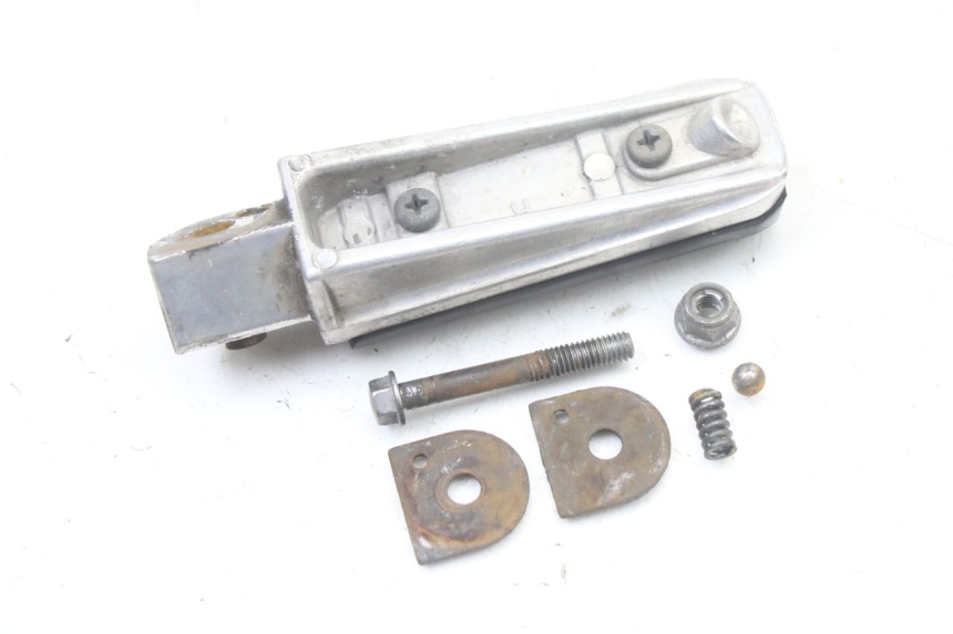 photo de DESCANSO DE PÉ TRASEIRO DIREITO YAMAHA FZS FAZER 600 (2001 - 2003) - Ampliação técnica