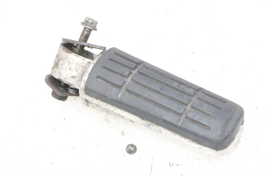 photo de DESCANSO DE PÉ TRASEIRO DIREITO YAMAHA FZS FAZER 600 (2001 - 2003) - Ampliação técnica