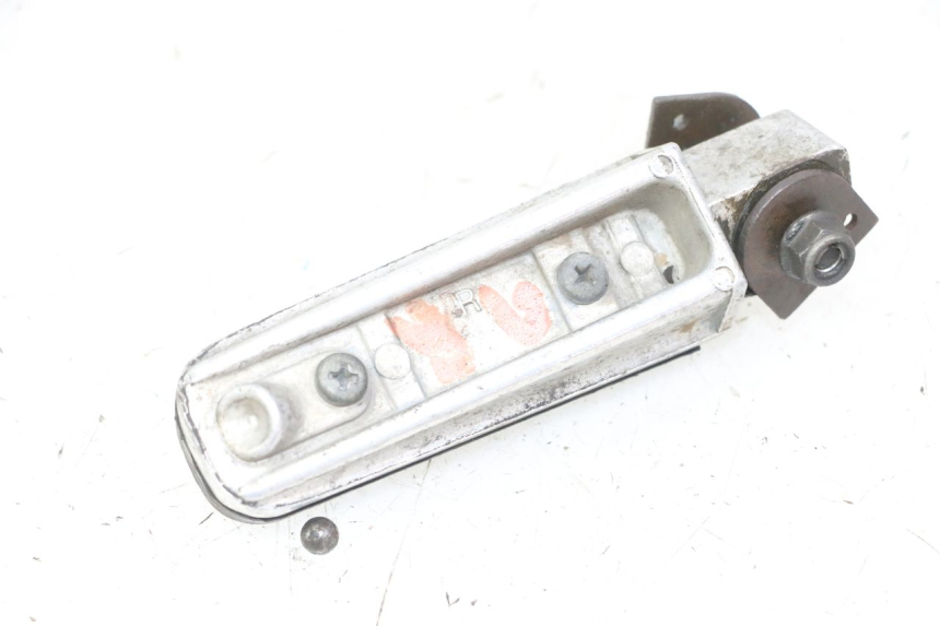 photo de DESCANSO DE PÉ TRASEIRO DIREITO YAMAHA FZS FAZER 600 (2001 - 2003) - Vista geral