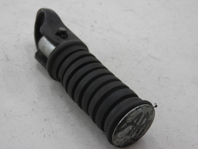 photo de DESCANSO DE PÉ TRASEIRO DIREITO YAMAHA SR 125 (1982 - 2003) - Detalhe da peça